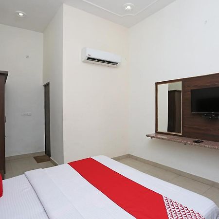 Oyo 9490 Prakash Farm Hotel มถุรา ภายนอก รูปภาพ