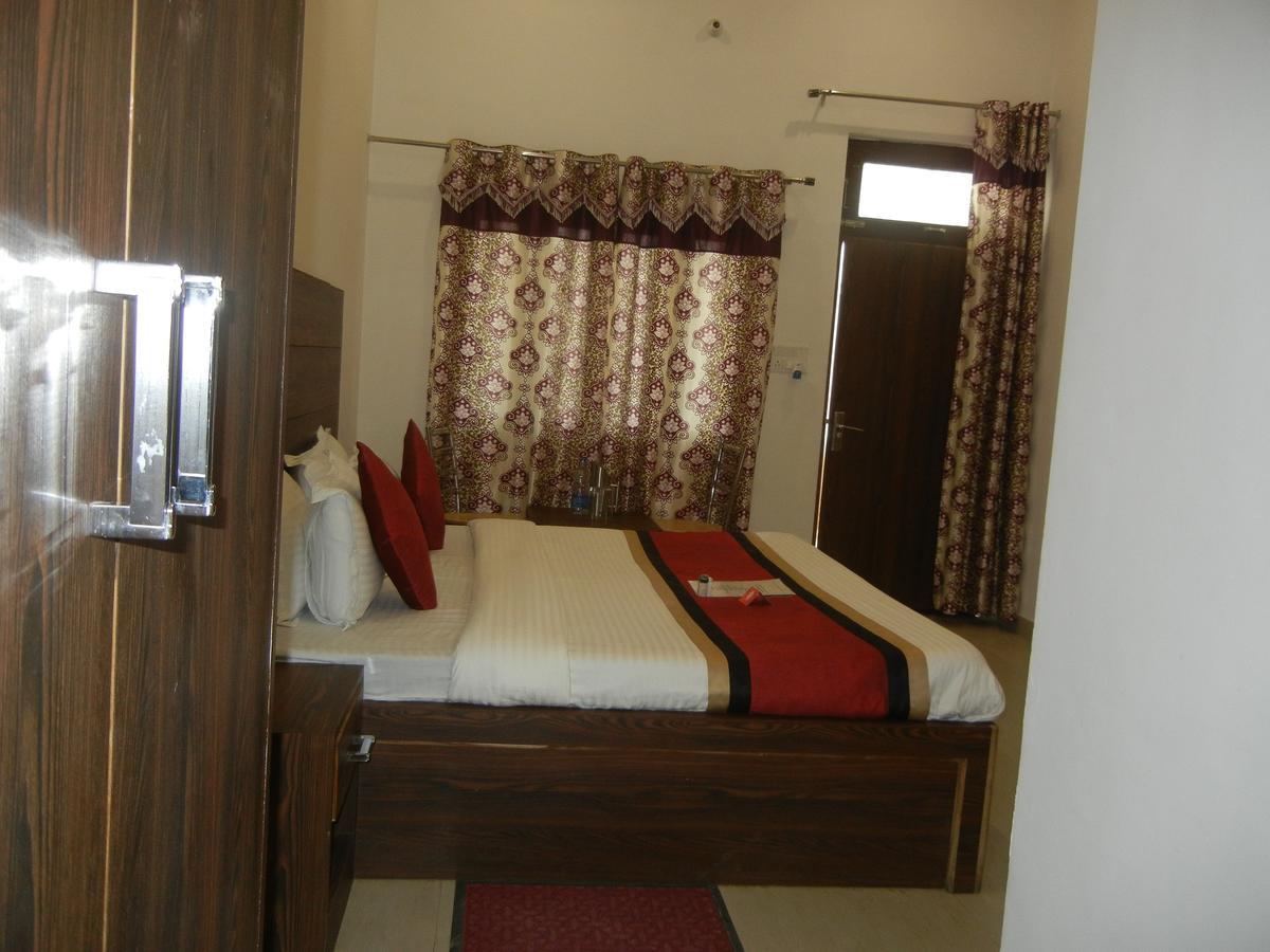 Oyo 9490 Prakash Farm Hotel มถุรา ภายนอก รูปภาพ